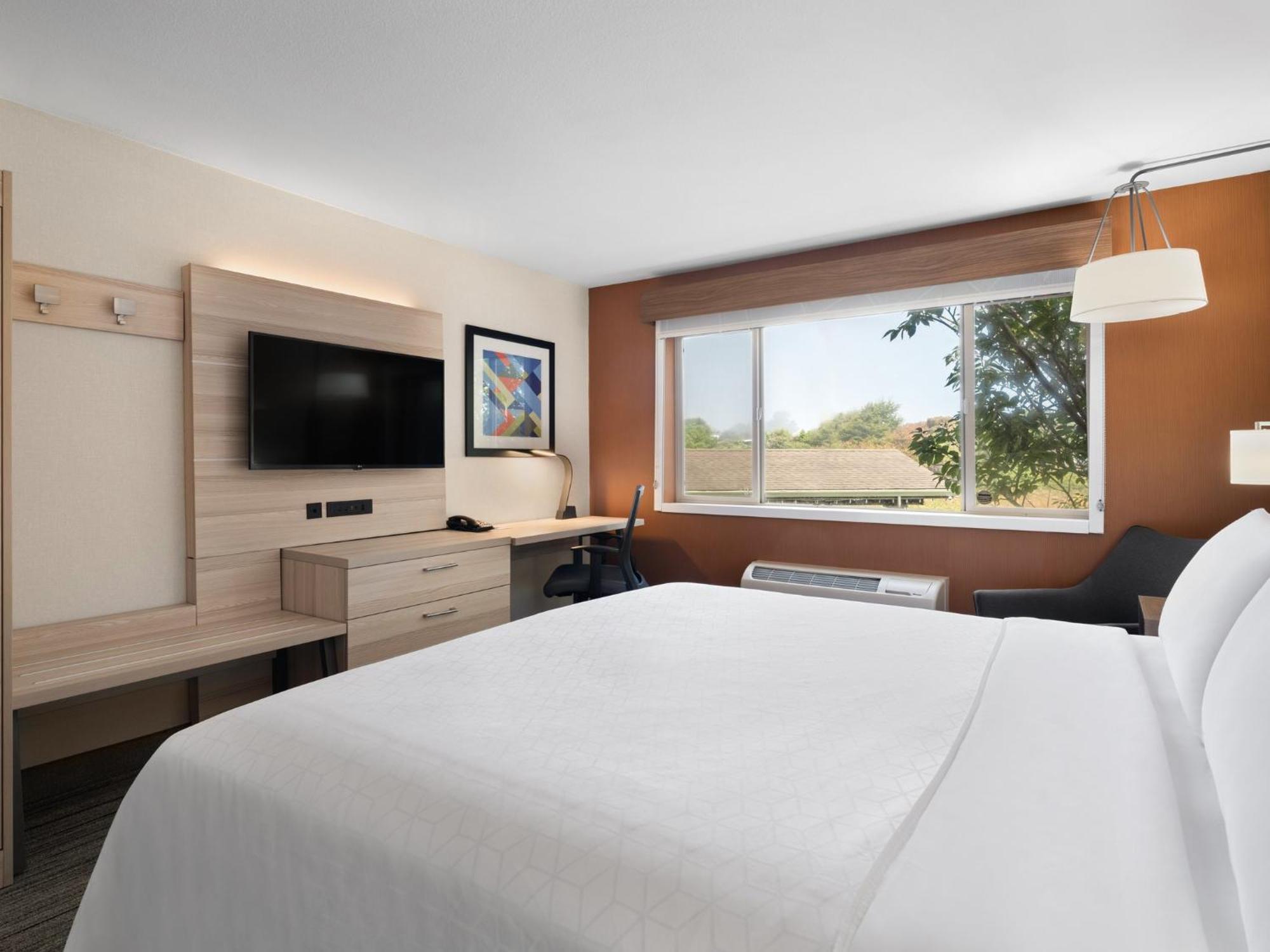 Holiday Inn Express Fort Bragg By Ihg Exteriör bild