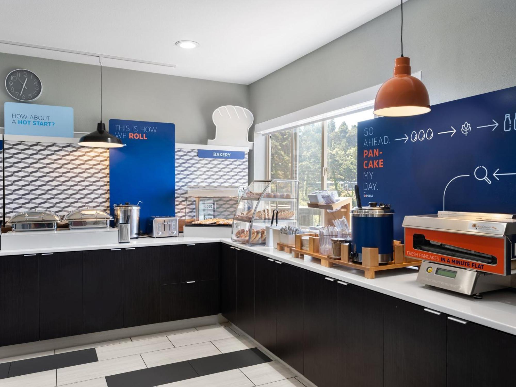 Holiday Inn Express Fort Bragg By Ihg Exteriör bild