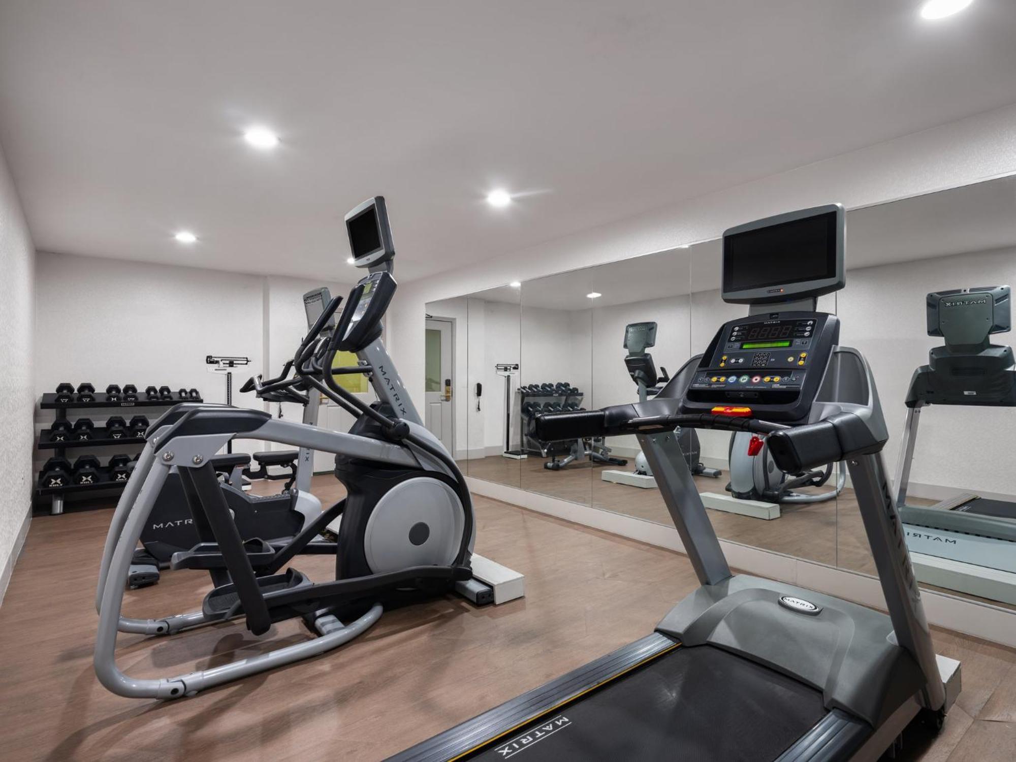 Holiday Inn Express Fort Bragg By Ihg Exteriör bild