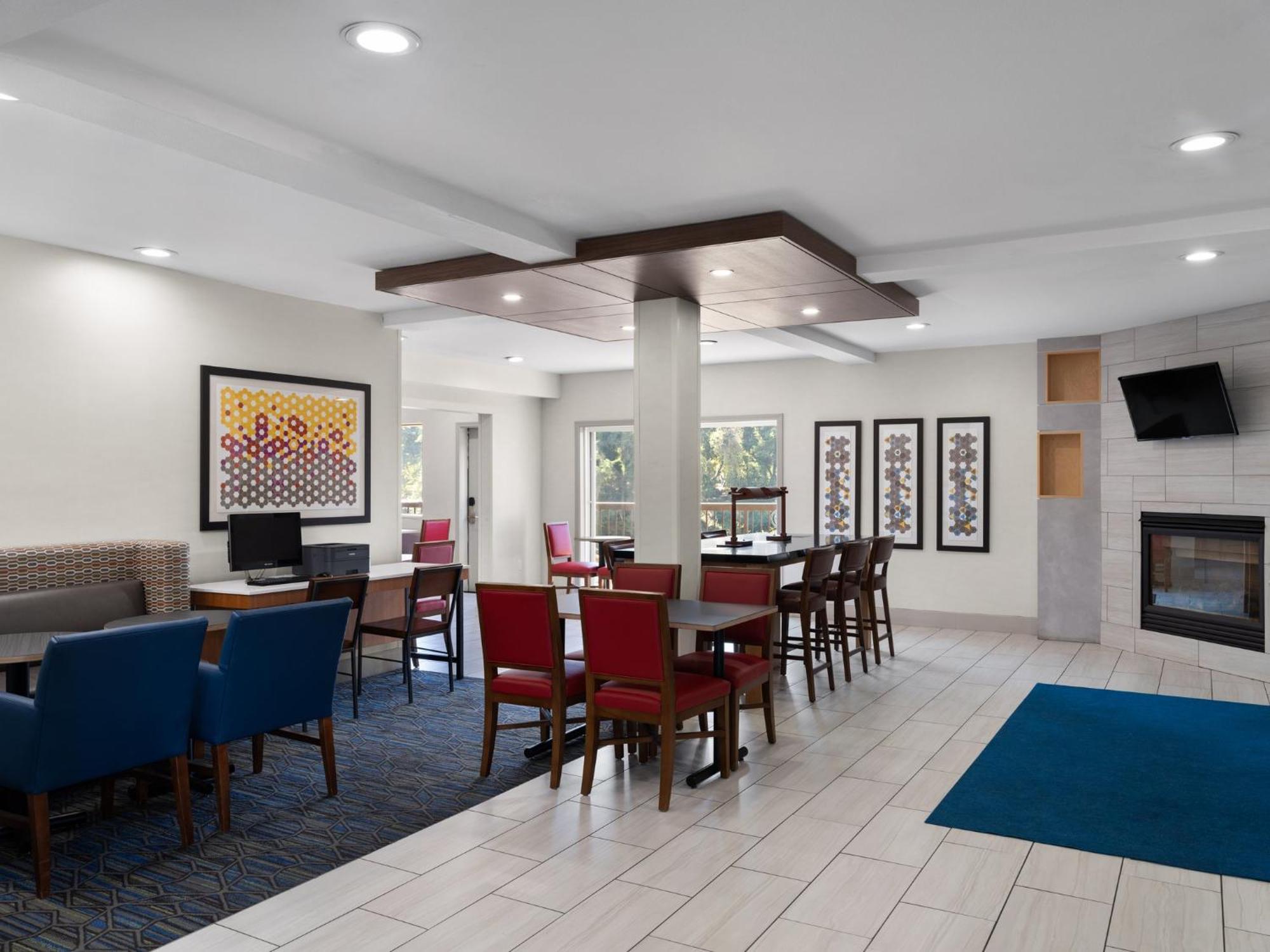 Holiday Inn Express Fort Bragg By Ihg Exteriör bild