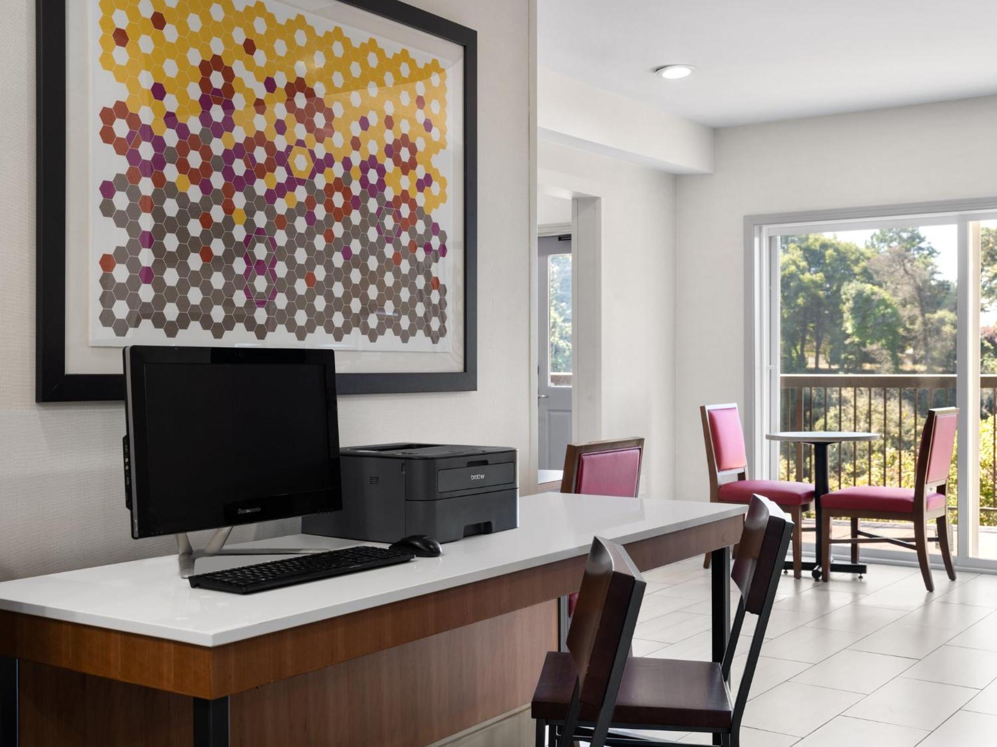 Holiday Inn Express Fort Bragg By Ihg Exteriör bild